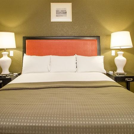 The Inn On Spring ปาโซโรเบิลส์ ภายนอก รูปภาพ